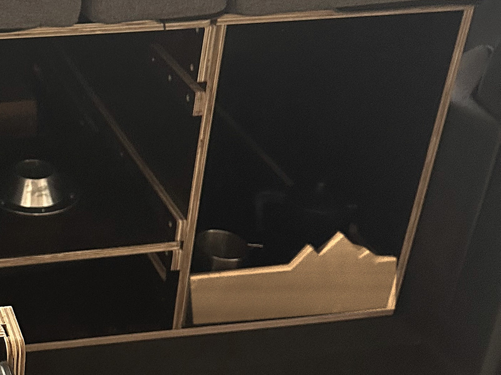 Cajón de almacenaje en madera en crudo